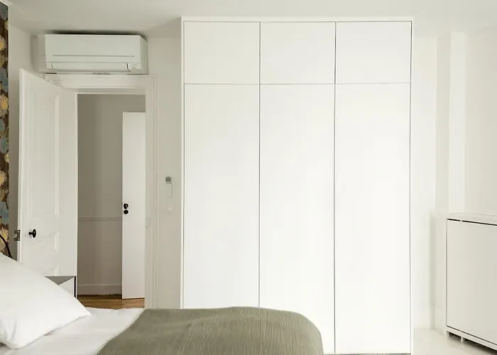 Apartment Sweet Escape *